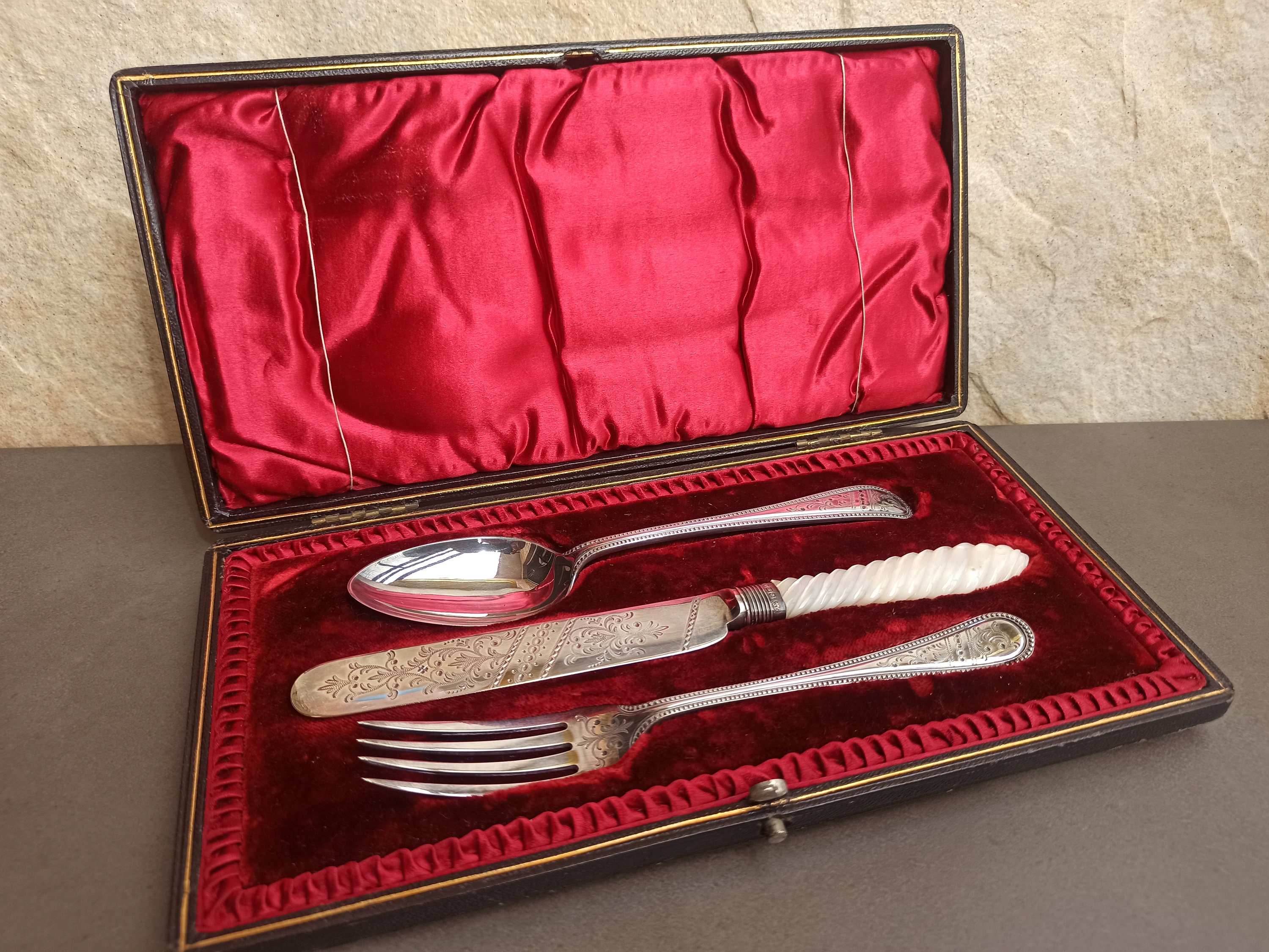 Set di posate per cena romantica in argento sterling inglese antico 1885,  posate vintage, posate d'argento, set di posate, cucchiaio antico, coltello,  forchetta -  Italia