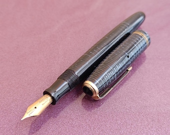 復元された1950年代のパーカー51万年筆：ティールブルー、14金細字ペン
