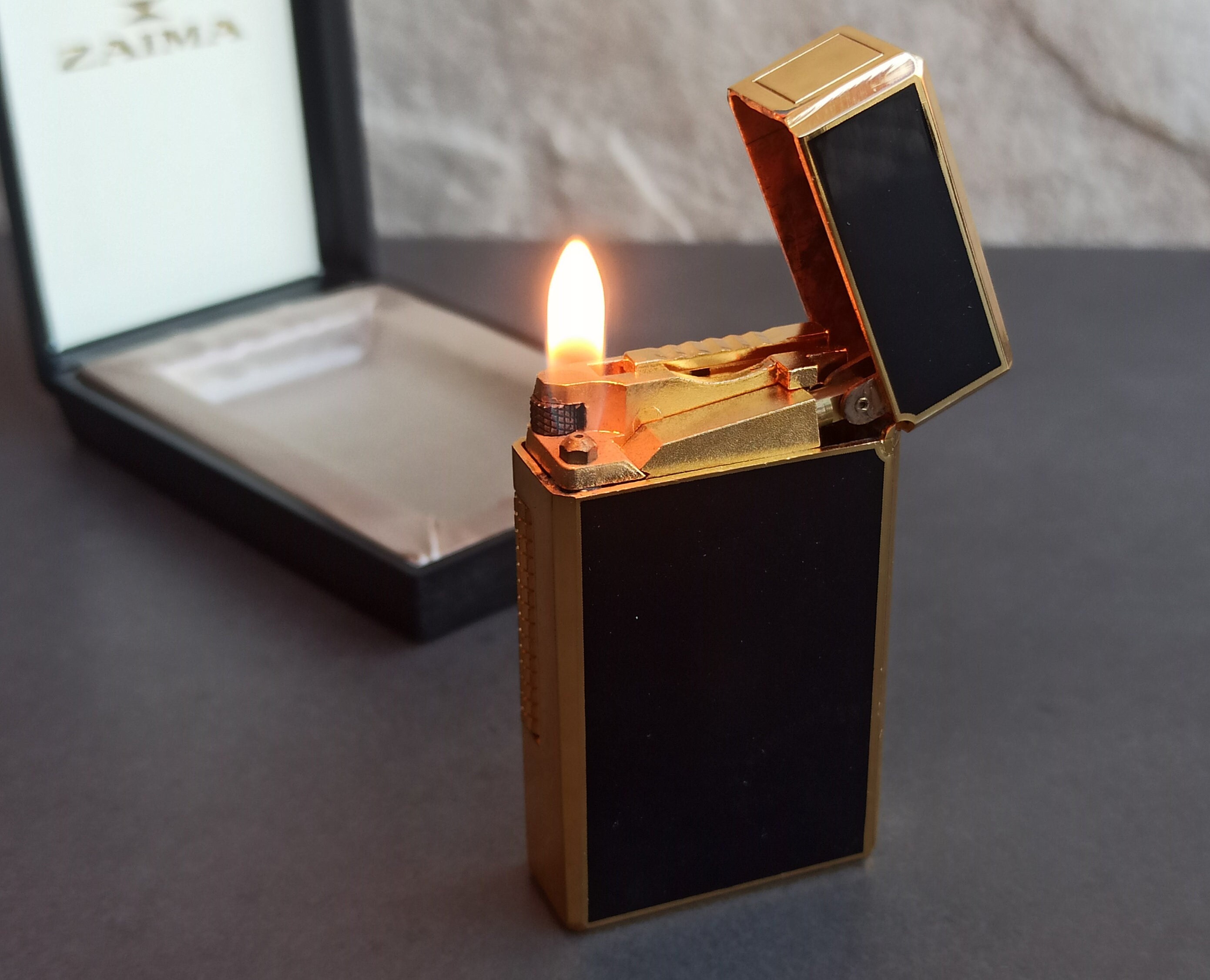 ZAIMA SAPHIR Gold Plated Vintage Lighter, Antique 1970