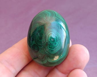 研磨マラカイトエッグ 9.8オンス - 2.25 x 1.75インチ - MAL083EGG