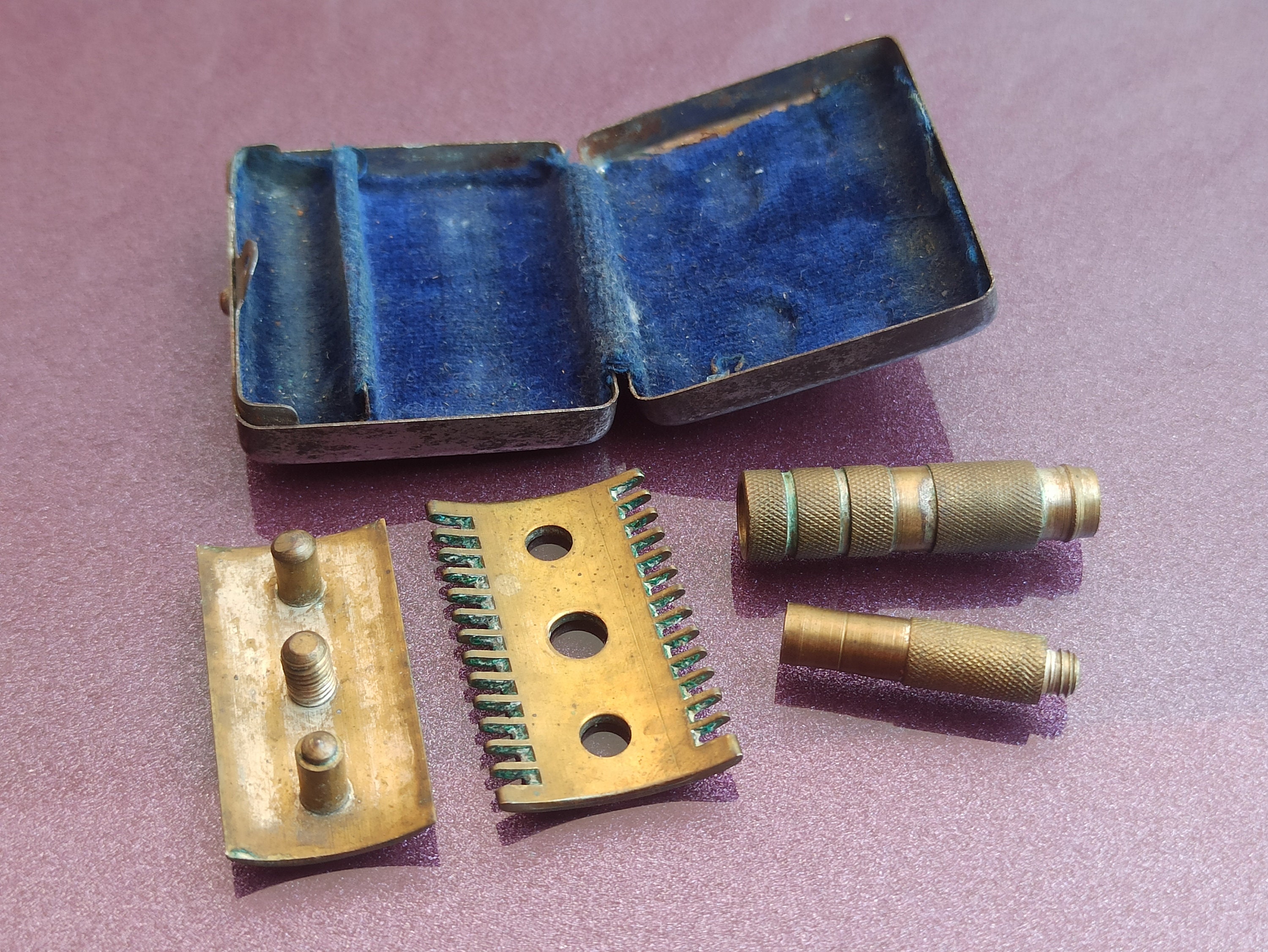 1920s Vintage 4 Piece Travel Safety Razor in Metal Case, Razor ...