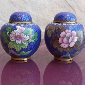 Set van 2 Cloisonne vaas met bloemenpatroon, vintage vaas beeldje, vintage metalen vaas, vintage decoratieve vaas, oude vaas, geëmailleerde metalen vaas
