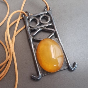 Colgante UNO de 50 Chapado en Plata con Piedra, Tótem de Piedra, Talismán Estilo Indio, Tótem Colgante, Colgante de Plata Antiguo, Talismán Vintage