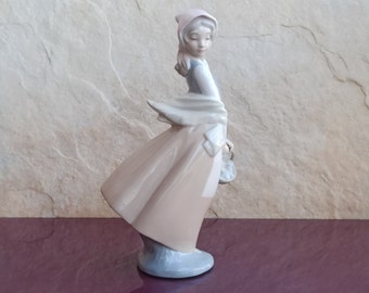 Nao by Lladro Figurine, Girl Yawning in Her Long Nightdress, Made