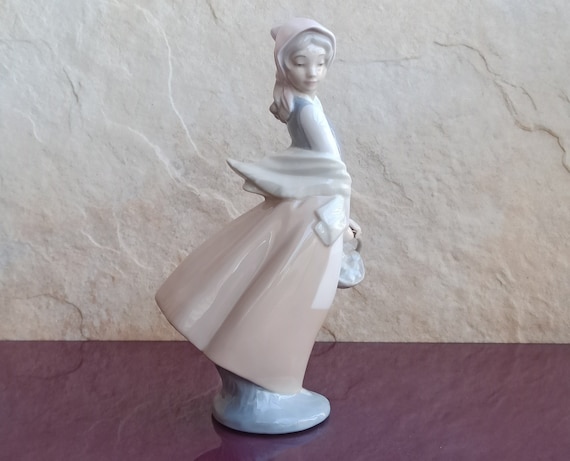 ハンドメイドリヤドロLLADRO NAO フィギュリン バスケット少女