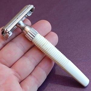 1960s Gillette Slim-Twist Vintage Razor, Retro Razor, Gillette Razor, Antique Razor Gillette, Gillette, Old Razor