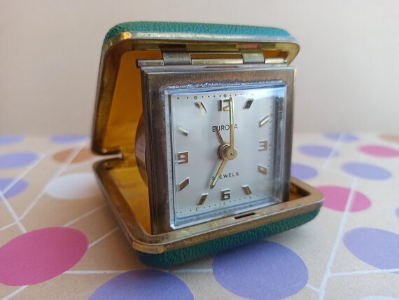 Réveil De Voyage Vintage DOGMA - Mécanique, à Clapet, Laiton, Années 50, état Correct