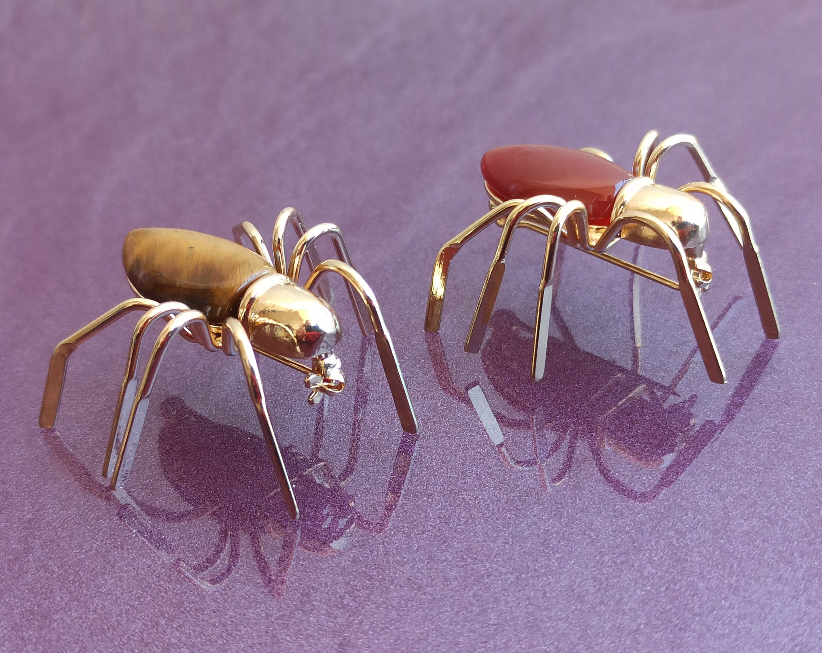 Bakelite spider brooch deals