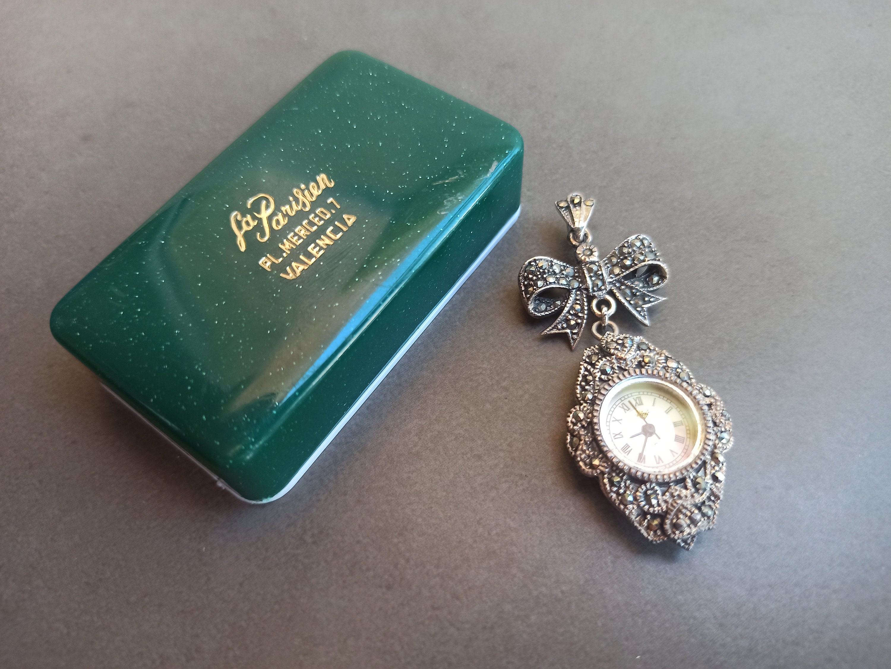 Orologio al quarzo argento 925, ciondolo orologio, marcasita in pietra, orologio vintage, orologio pendente, orologio antico, modello floreale, fatto in Giappone - Italia