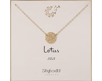 Collar con colgante de disco grabado a mano, flor de loto de julio, chapado en oro de 14 quilates o plata de ley.