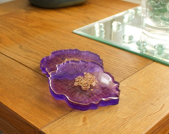 Posavasos de resina morados y dorados