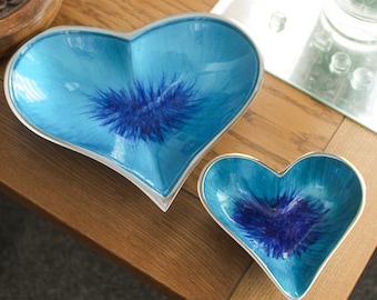 Plato con forma de corazón de Aqua cepillado