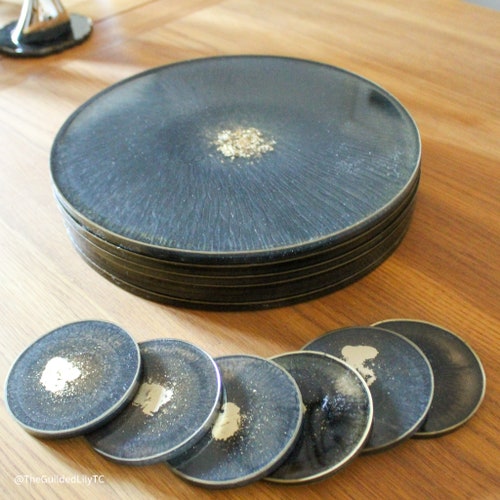 Round Resin Placemats (Black/Gold)