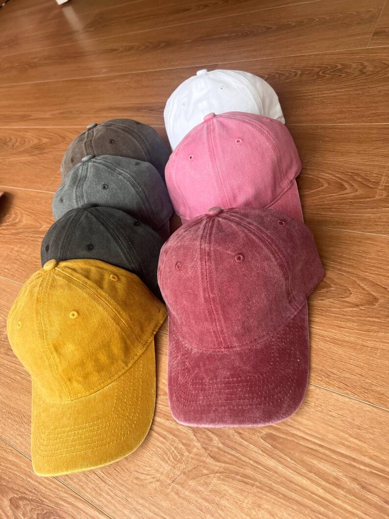 Opossum Herz bestickte Wash Dad Cap, Liebe Possum Hut, niedliches Tierliebhaber Geschenk, Forest Core Ästhetik, Sage Green Distressed Baseballkappe Bild 3