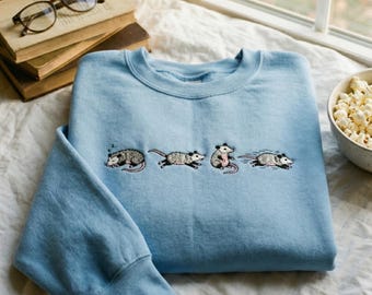 Sudadera con zarigüeyas corriendo bordada, sudadera con capucha para amantes de las zarigüeyas, jersey de cuello redondo con secuencia estética de zarigüeyas, regalo