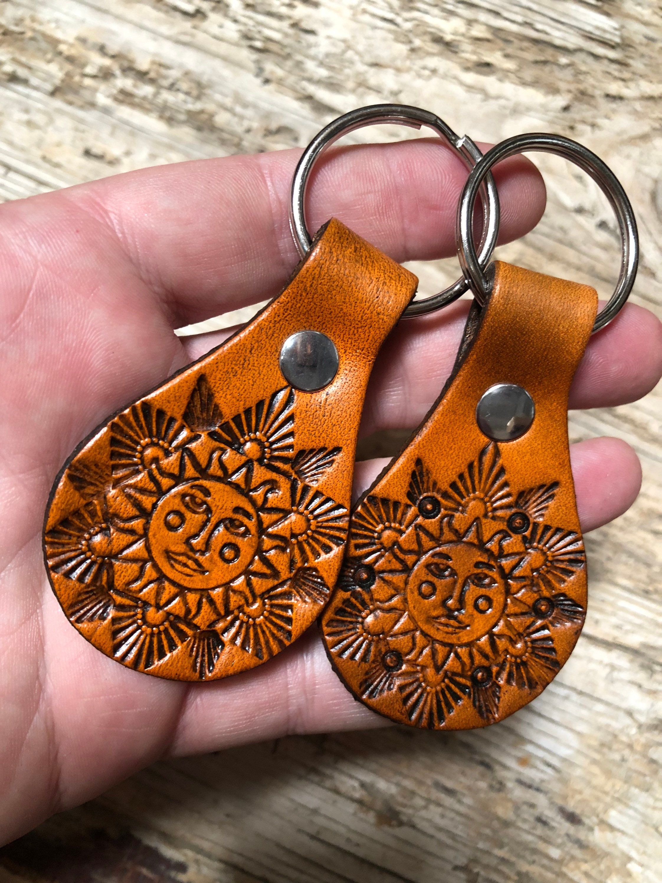 Mini LUNA - hand stitched leather keyring / ring keeper - Brown