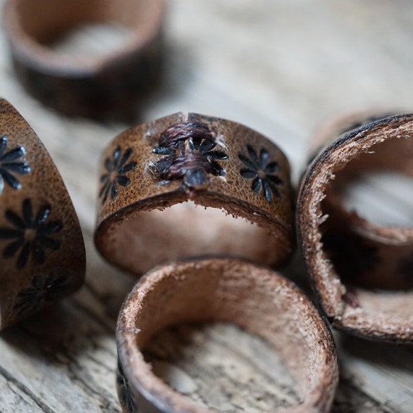 DAISY, leather ring for women, leather ring band, boho style, faded brown