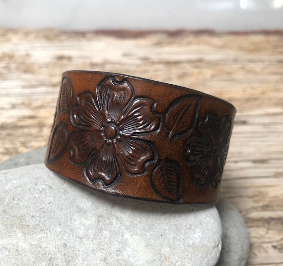 Magnolia leather bracelet deals
