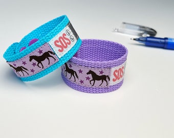 Pulsera SOS ParentFinder Caballos Talla M / Pulsera ID Infantil / Pulsera de Emergencia para Niños / Turquesa / Lila / Impermeable / Talla Ajustable