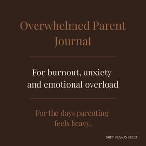 Może przedstawiać: Brązowe tło z tekstem "Overwhelmed Parent Journal" w ciemniejszej brązowej czcionce. Poniżej tekst brzmi "For burnout, anxiety and emotional overload" i "For the days parenting feels heavy."