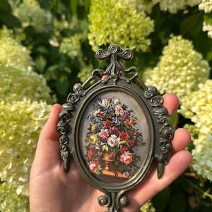 Vintage Italian Florentine Oval Wall Hanging – Ornate Brass Frame – Made in Italy