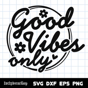 Pode incluir: Design gr&aacute;fico preto e branco com o texto "Good Vibes Only" em um c&iacute;rculo com flores e um cora&ccedil;&atilde;o.