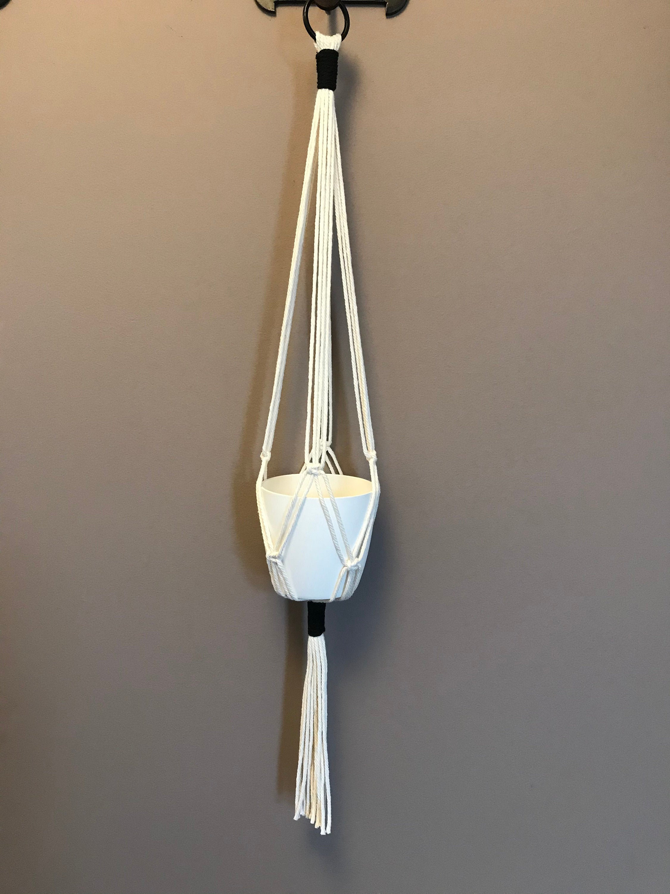 Suspension Bicolore Pour Plante en Macramé.