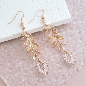 Pendientes de hoja de oro para novias, pendientes de cristal art déco para damas de honor, pendientes bohemios para bodas naturales, pendientes florales largos como regalo.