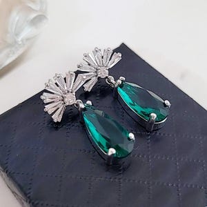 Emerald Teardrop Earrings, Green Dangle Earrings for Bride, Bridesmaids, Silver Minimalist Jewelry for Nature Wedding, Handmade Gift Mom