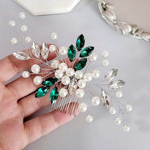 Green Crystal Bridal Comb, Pearl Headpiece for Wedding, Emerald Leaf Hair Comb, Green Floral Jewelry for Bride, Bridesmaids, Nature Wedding