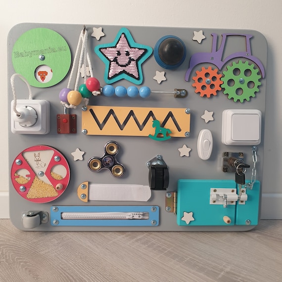 Un nouveau DIY a fait son apparition aux Etats Unis : le Busy Board ( ou  panneau d'activités ). Un…