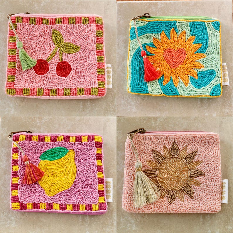 Kleine Kosmetiktasche aus Baumwolle mit Perlenstickerei und Reißverschluss