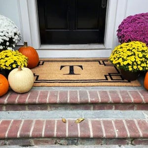 Gepersonaliseerde monogram deurmat gevlokt kokos welkomstmat familienaam housewarming cadeau