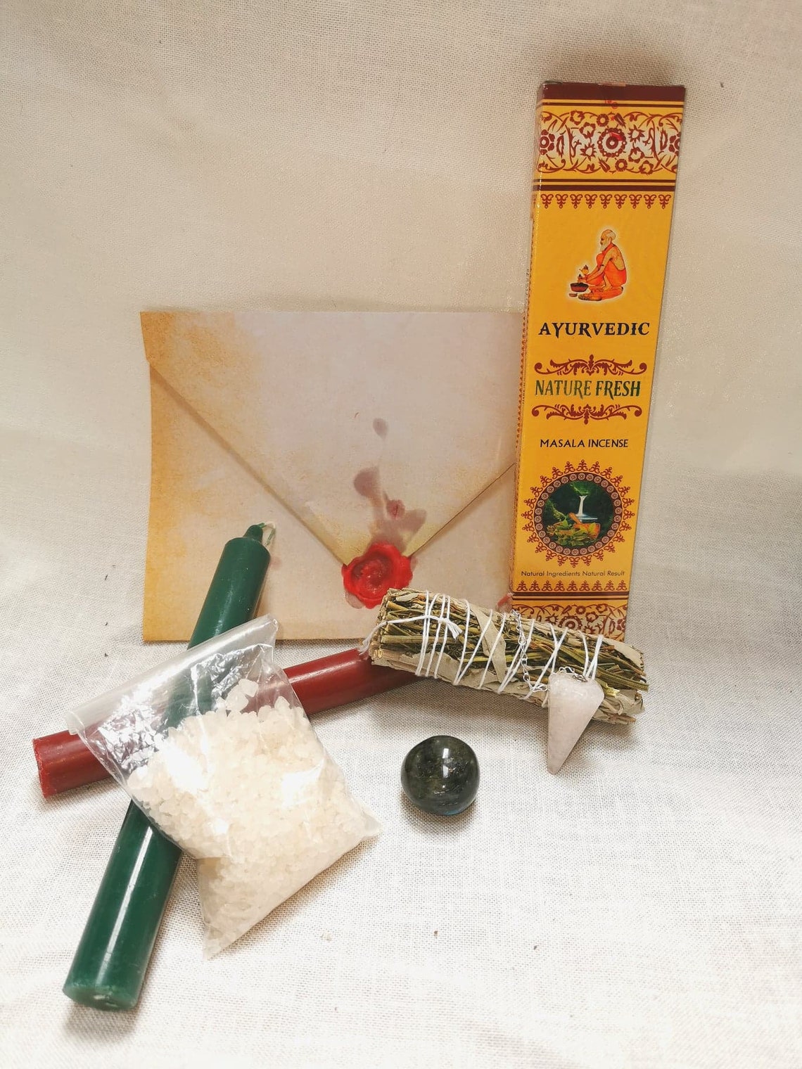 Kit Sorcellerie VIPNAJI 64 Pièces - Bougies, Cristaux, Herbes Séchées | Pour Rituels, Méditation, Décoration