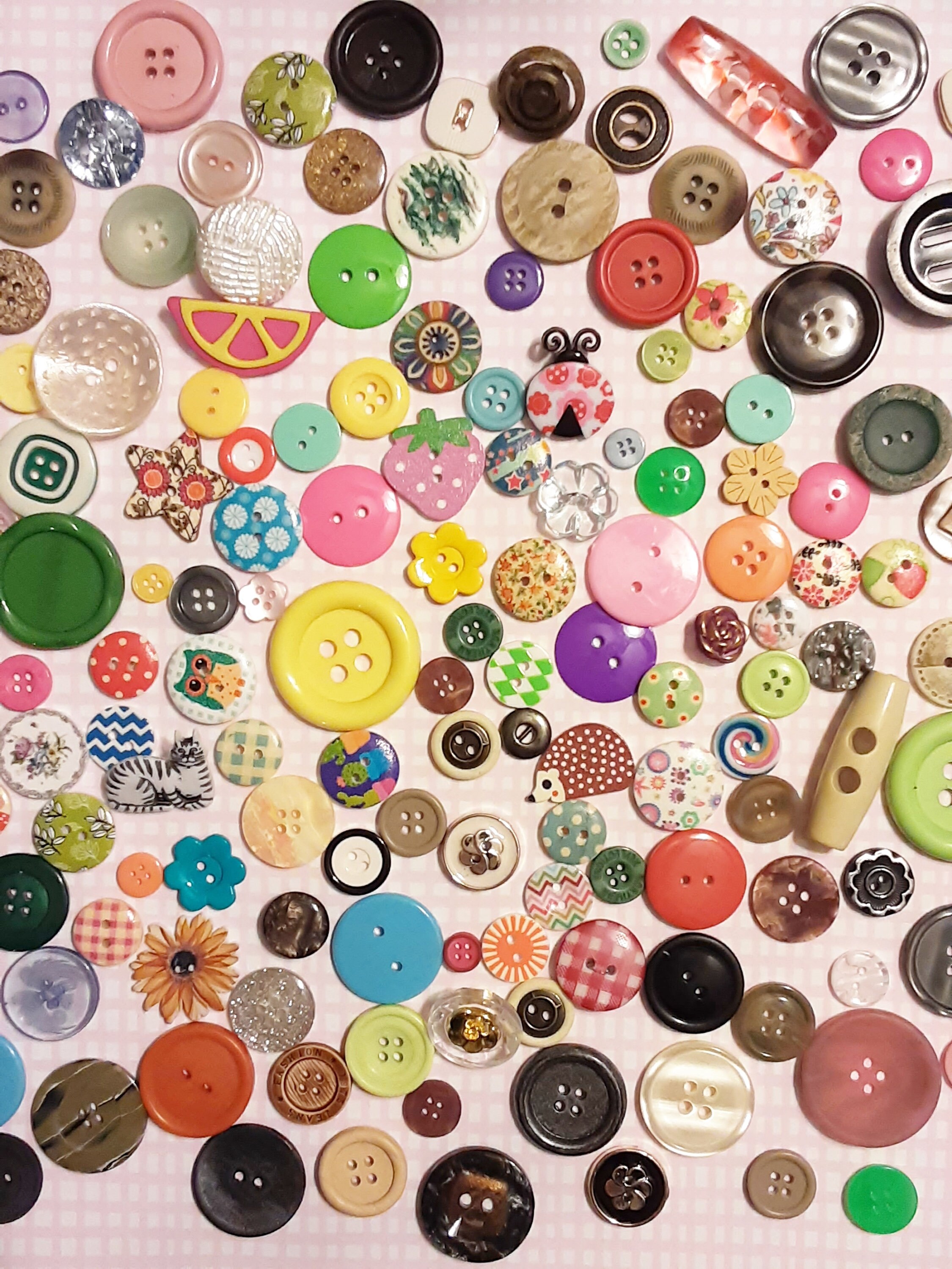 Assorted Mixed Buttons Arts Crafts Card Making Scrapbooking Sewing Round