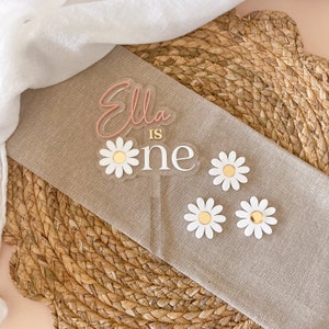 Topper per torta Daisy "ONE" personalizzato, decorazione floreale acrilica personalizzata, primo compleanno, Flower Power, festa di compleanno, topper per torta con numeri