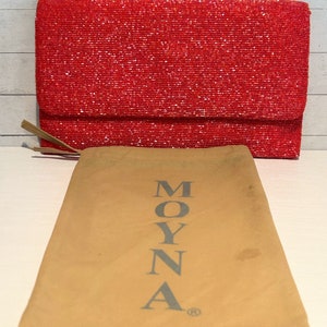 Cartera de mano con cuentas color naranja de Moyna