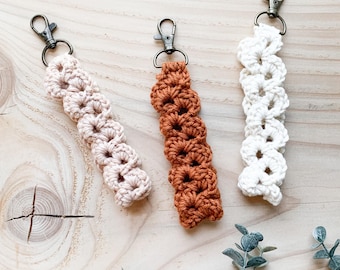 CROCHET PATTERN, Crochet Wristlet Pattern, Crochet Keychain, Beginner Friendly Crochet Pattern, Yarn Stash Buster, PDF Download, Easy Quick