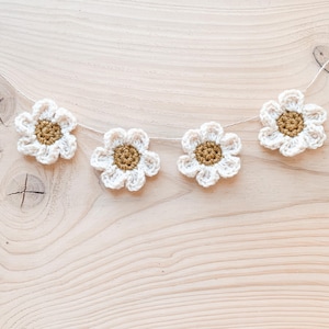 Daisy Garland, Flower Garland, Nursery Decor, Spring Decor, Crochet Flower, Daisy Flower, Boho Decor, Kids Room, Spring Banner, Easter Decor