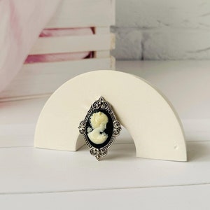 Vintage cameo brooch, Victorian lady cameo pin, Antique carved brooch, Statement elegant classic brooch