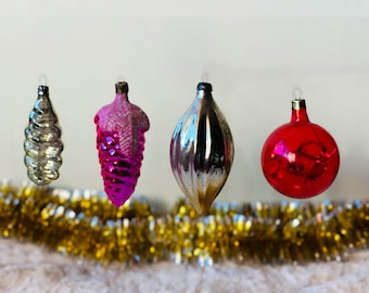 Vintage Glass Christmas Ornament – 1950s Retro Holiday Bauble, Mid Century Xmas Decor