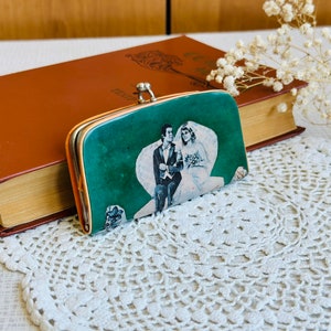 Vintage Coin Purse: Retro Wedding Print Kiss Lock Closure