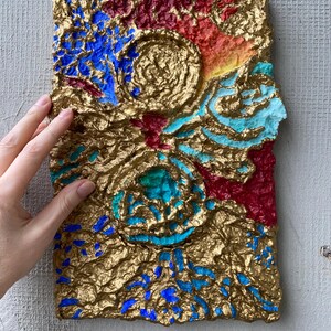 Art mural organique moderne en relief | Couleurs or et turquoise, bleu, rouge | Peinture texturée 3D | oeuvres d'art que vous voulez toucher | Par Kristė Pačiulienė