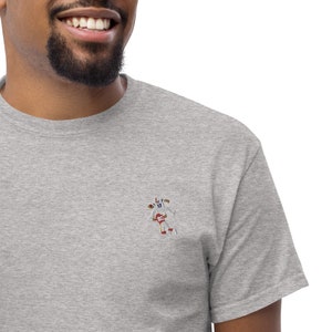 Josh Allen geborduurd T-shirt met ronde hals - "Jumping Reid at the 23-yard line"