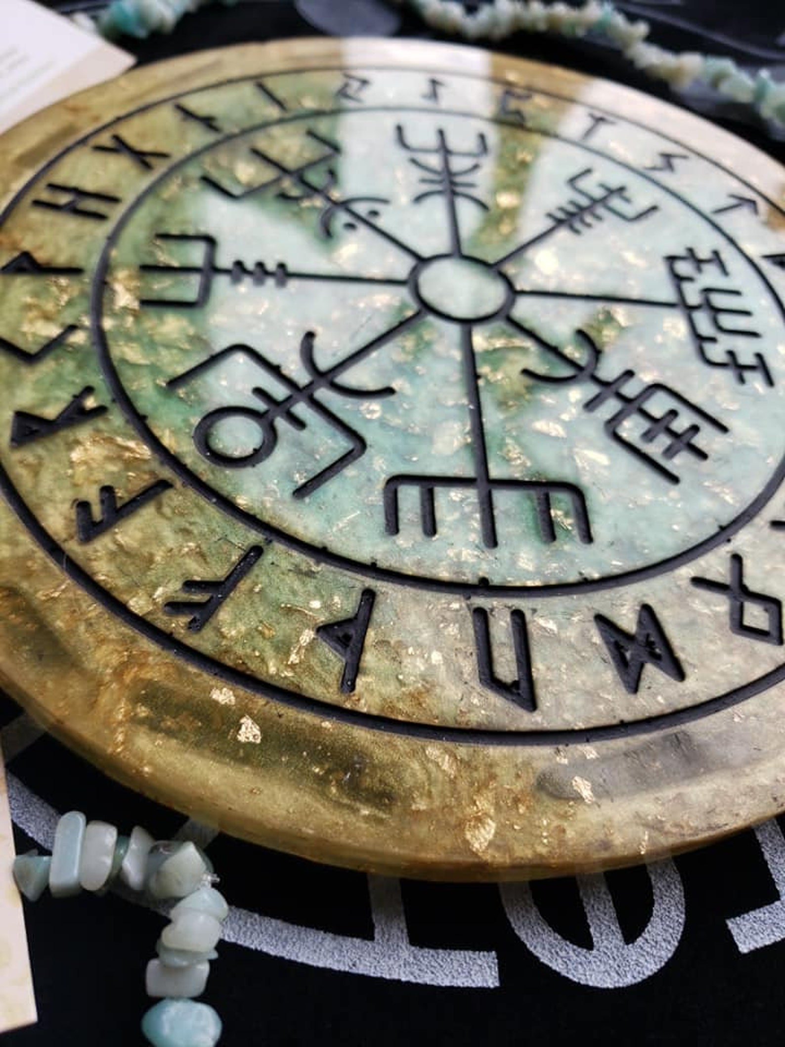 Brújula nórdica verde y oro forrada con cuarzo | Etsy