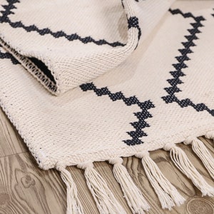 Cotton Flatweave Rug  - machine washable - small rug - bath/shower mat - black, ecru, - reversible tassel  bath rug -