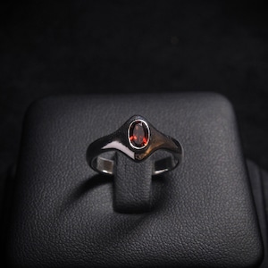 Monothic Sterling Silver Ovi Ring with Garnet