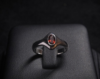 Monothic Sterling Silver Ovi Ring with Garnet
