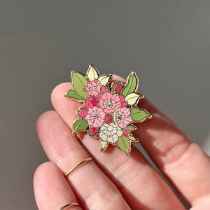 Mountain Laurel Pin, Botanical Enamel Pin, Pennsylvania State Flower Artwork, Connecticut Art