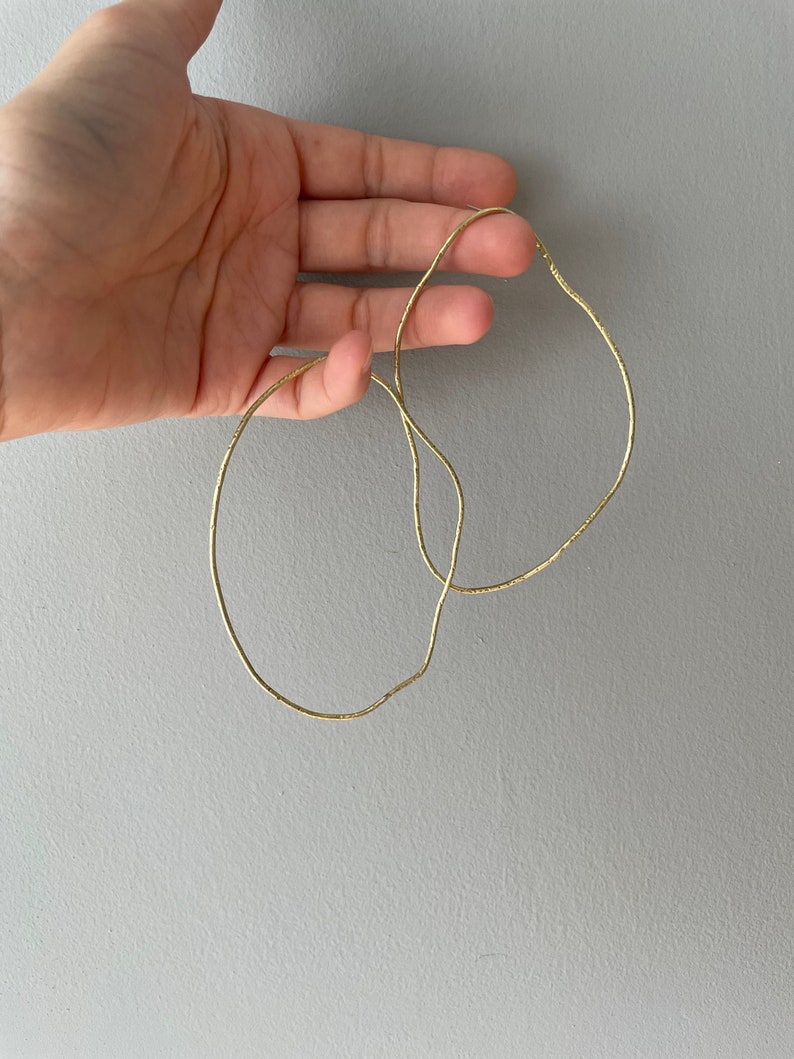 Big super light irregular circular earrings, big hoop earrings, hoop earrings hammered by hand, textured earrings, maxi hoops Bronze